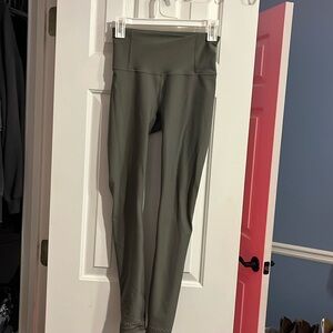 Green Lululemon leggings size 2, ankle length